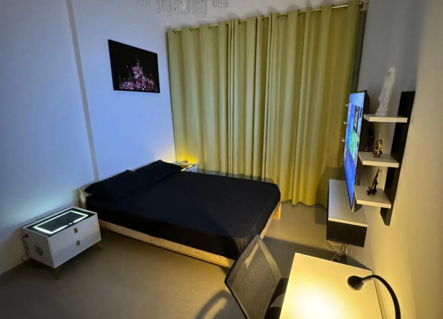 Tidy Master Room In Marina Near Metro Dubai